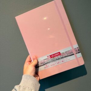 https://prettythings.dk/wp-content/uploads/2026/06/Lyseroed-notebook.jpg