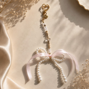 https://prettythings.dk/wp-content/uploads/2026/08/Charm-3-lyseroed-sloejfe.png