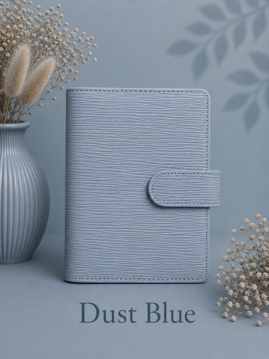 https://prettythings.dk/wp-content/uploads/2026/08/Saffaino-A6-dust-blue.png