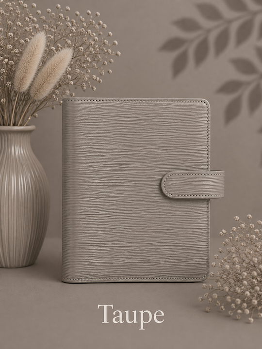 https://prettythings.dk/wp-content/uploads/2026/08/Saffaino-a5-.-taupe.png
