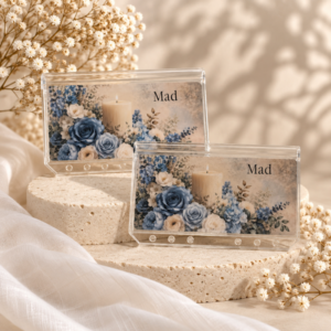 https://prettythings.dk/wp-content/uploads/2026/09/Dash-Board-blaa-blomst-klar-kuvert.png