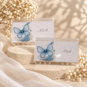 https://prettythings.dk/wp-content/uploads/2026/09/Dash-board-blaa-sommerfugl-klar-kuvert.png